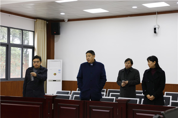 参观审判庭.JPG
