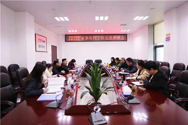 召开座谈会.JPG