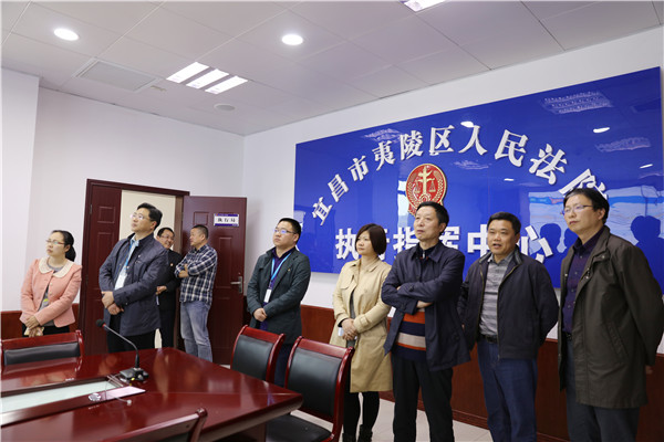 观看执行指挥系统演示.JPG